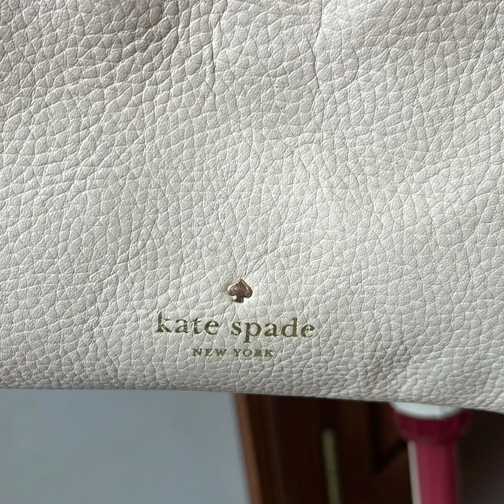 Kate Spade   Crossbody bag  beige  GUC  genuine leather pebbled    Every day bag